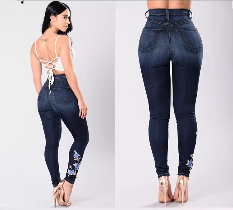 High-Waisted Skinny Jeans with Blue Floral Embroidery and Stretch Fit
